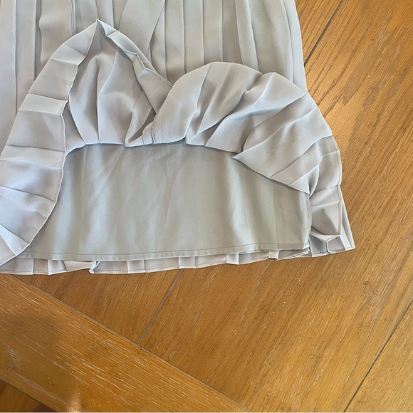 Ann Taylor Pleated Gray Skirt, Size 0 - Picture 2 of 5